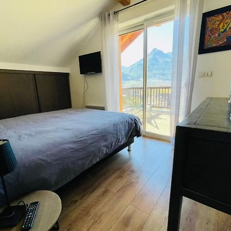 Large Chalet With Terrace And View In Briancon 아파트 외부 사진