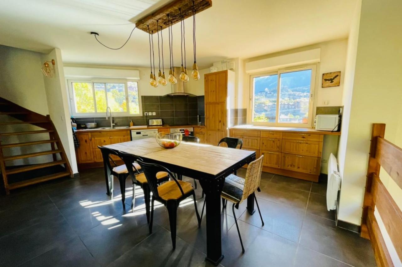 Large Chalet With Terrace And View In Briancon 아파트 외부 사진
